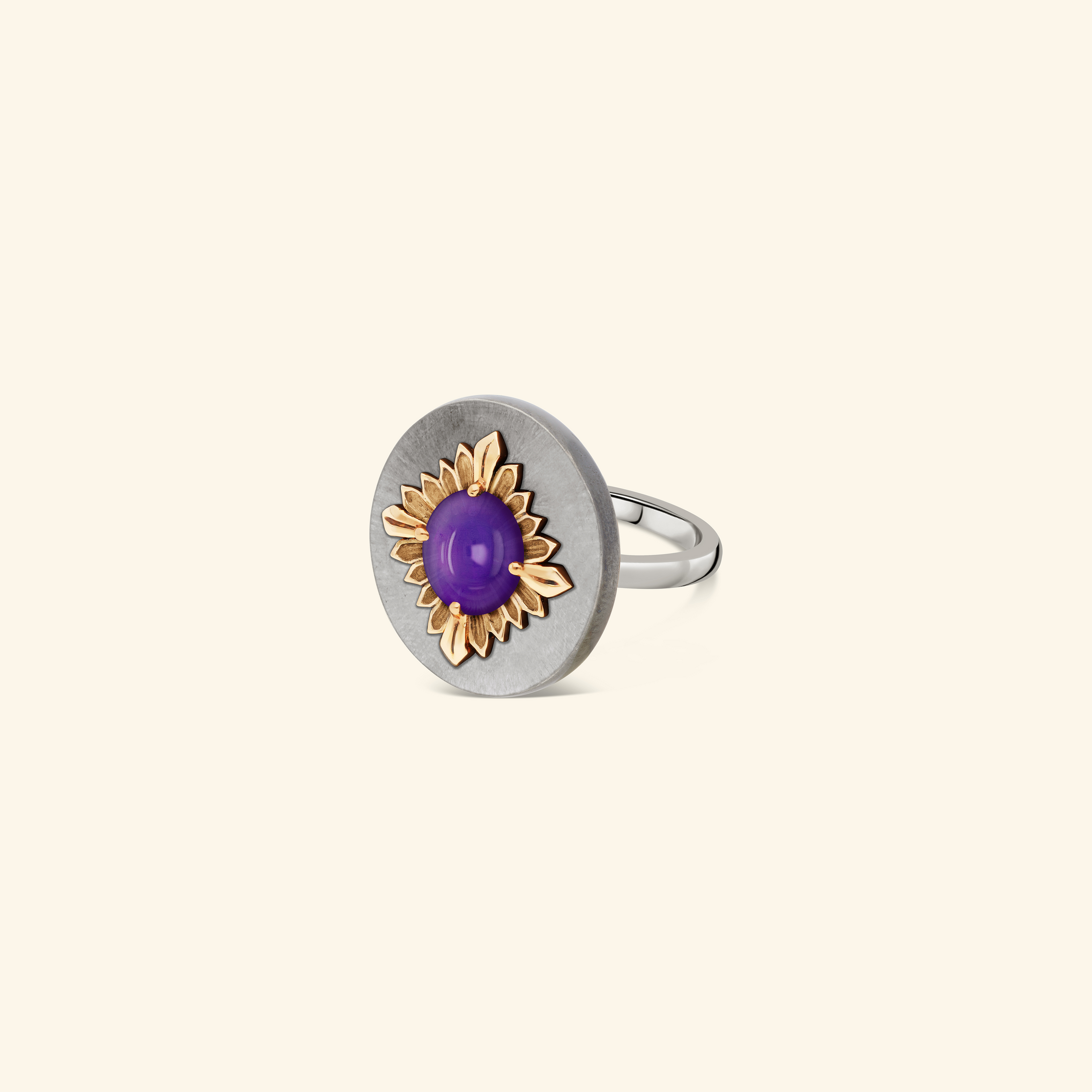 Jeton ring, silver jewelry and gold flower, set with an amethyst